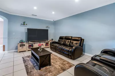846 NW 135th Ter, Pembroke Pines, FL 33028 - Photo 5