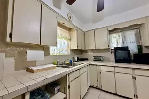 3000 NW 5th St, Miami, FL 33125 - Photo 11