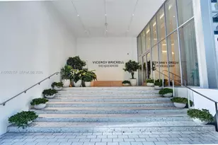 77 SE 5th St, Miami, FL 33131 - Photo 15