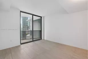 77 SE 5th St, Miami, FL 33131 - Photo 9