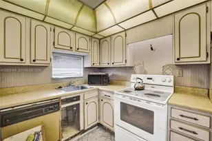 811 S Hollybrook Dr, Pembroke Pines, FL 33025 - Photo 3