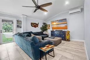 899 E Country Club Cir, Plantation, FL 33317 - Photo 11