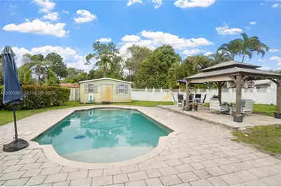 899 E Country Club Cir, Plantation, FL 33317 - Photo 3