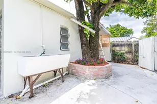 1879 SW 16th St, Miami, FL 33145 - Photo 37