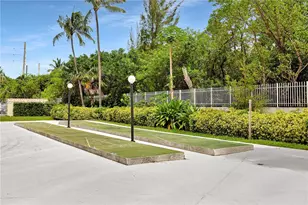 100 Bayview Dr, Sunny Isles Beach, FL 33160 - Photo 27