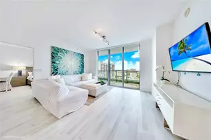 90 SW 3rd St, Miami, FL 33130 - Photo 3