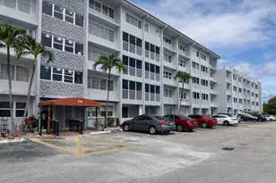 215 SE 3rd Ave, Hallandale Beach, FL 33009 - Photo 17