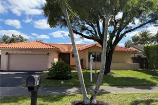 6010 NW 201st Ln, Hialeah, FL 33015 - Photo 5