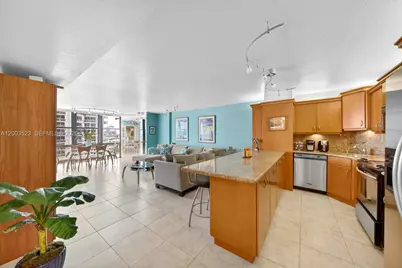 6423 Collins Ave #1204, Miami Beach, FL 33141 - Photo 5