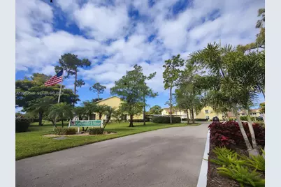 2668 Kings Lake #2668, Naples, FL 34112 - Photo 3