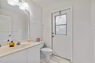 237 NW 100th Ave, Plantation, FL 33324 - Photo 29