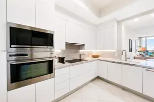 100 S Pointe Dr, Miami Beach, FL 33139 - Photo 11