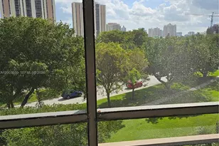 20400 W Country Club Dr, Aventura, FL 33180 - Photo 25