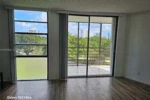 20400 W Country Club Dr, Aventura, FL 33180 - Photo 3