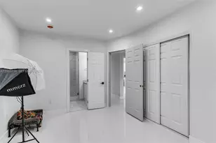 4211 W 8th Ave, Hialeah, FL 33012 - Photo 23