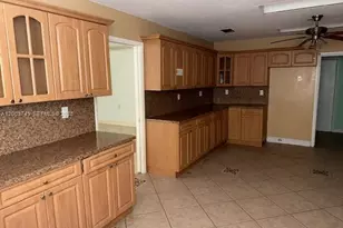 105 NE 17th St, Homestead, FL 33030 - Photo 7