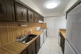 8401 SW 107th Ave, Miami, FL 33173 - Photo 9