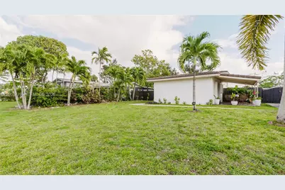 1300 NE 204th St, Miami, FL 33179 - Photo 69
