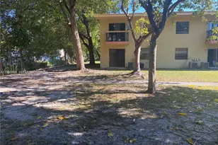 4033 Lakeside Dr, Tamarac, FL 33319 - Photo 29
