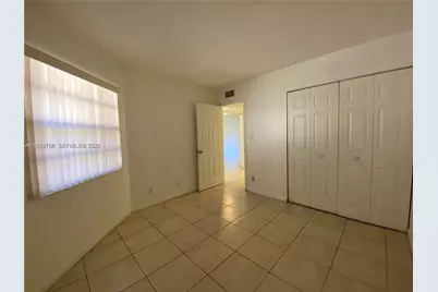 4033 Lakeside Dr #4033, Tamarac, FL 33319 - Photo 13