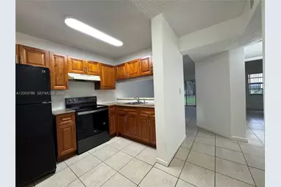 4033 Lakeside Dr #4033, Tamarac, FL 33319 - Photo 5