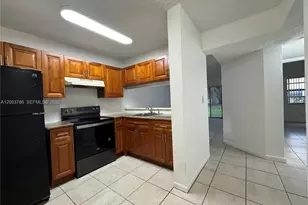 4033 Lakeside Dr, Tamarac, FL 33319 - Photo 5