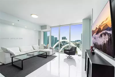 1040 Biscayne Blvd #1905, Miami, FL 33132 - Photo 1