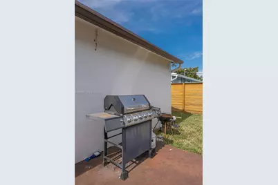 906 NE 6th St #0, Hallandale Beach, FL 33009 - Photo 25