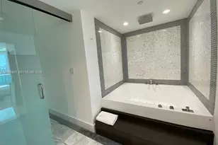200 Biscayne Blvd Way, Miami, FL 33131 - Photo 13