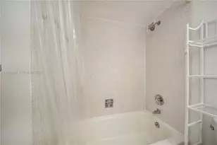 5700 Collins Ave, Miami Beach, FL 33140 - Photo 19
