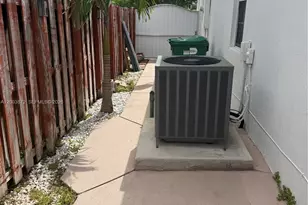 17460 NW 89th Ave, Hialeah, FL 33018 - Photo 25