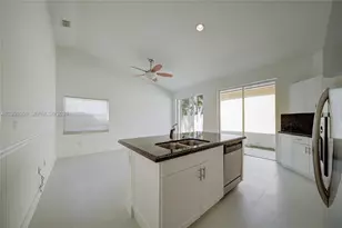 2924 NW 99th Pl, Doral, FL 33172 - Photo 7