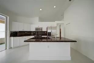 2924 NW 99th Pl, Doral, FL 33172 - Photo 9