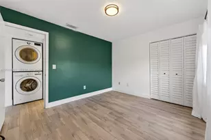 889 Hamilton Dr, Homestead, FL 33034 - Photo 9
