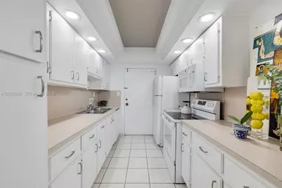 5401 Collins Ave #611, Miami Beach, FL 33140 - Photo 15