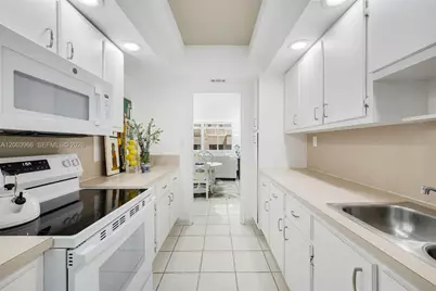 5401 Collins Ave #611, Miami Beach, FL 33140 - Photo 17