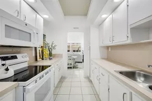 5401 Collins Ave, Miami Beach, FL 33140 - Photo 17