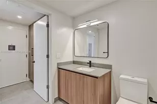 121 NE 5th St, Miami, FL 33132 - Photo 9