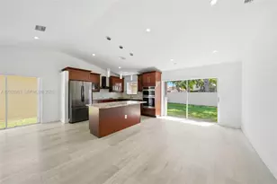 6136 NW 181st Terrace Cir W, Hialeah, FL 33015 - Photo 9