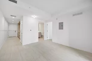77 SE 5th St, Miami, FL 33131 - Photo 7