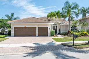 1776 Victoria Pointe Cir, Weston, FL 33327 - Photo 3