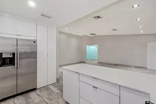 740 NW 105th Pl, Miami, FL 33172 - Photo 11