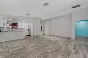 740 NW 105th Pl, Miami, FL 33172 - Photo 5
