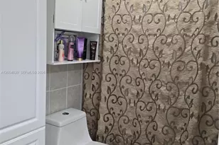 9018 NW 120th St, Hialeah Gardens, FL 33018 - Photo 9
