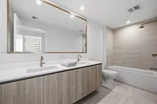 77 SE 5th St, Miami, FL 33131 - Photo 13