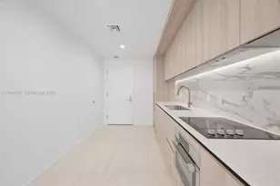 77 SE 5th St, Miami, FL 33131 - Photo 7