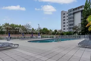 1075 NE Miami Gardens Dr, Miami, FL 33179 - Photo 29