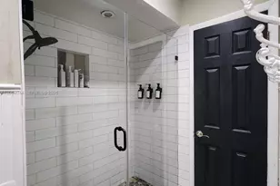 2251 NW 87th Ter, Pembroke Pines, FL 33024 - Photo 21
