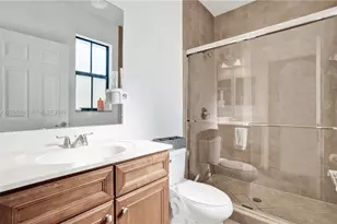 8895 NW 100th Pl, Doral, FL 33178 - Photo 17