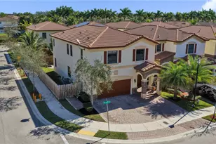 8895 NW 100th Pl, Doral, FL 33178 - Photo 33